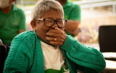 Paulo Freire inspira pedagogas que alfabetizam grupo de idosos em Caruaru